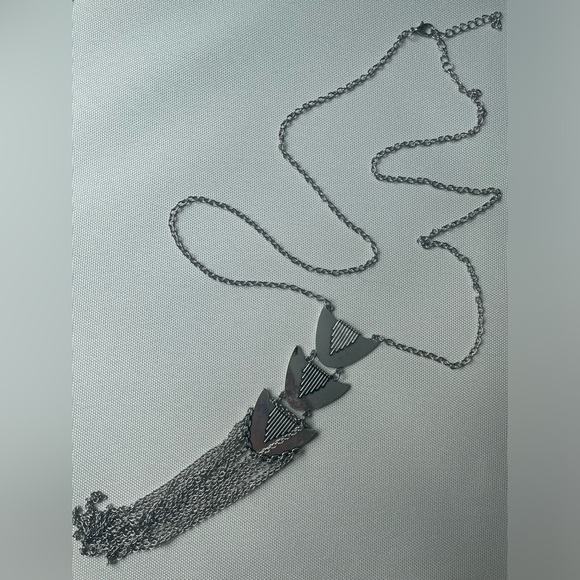 Super long silver necklace with chain design - Picture 2 of 2